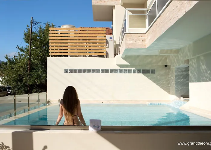 Grand Theoni Boutique & Hotel 4*