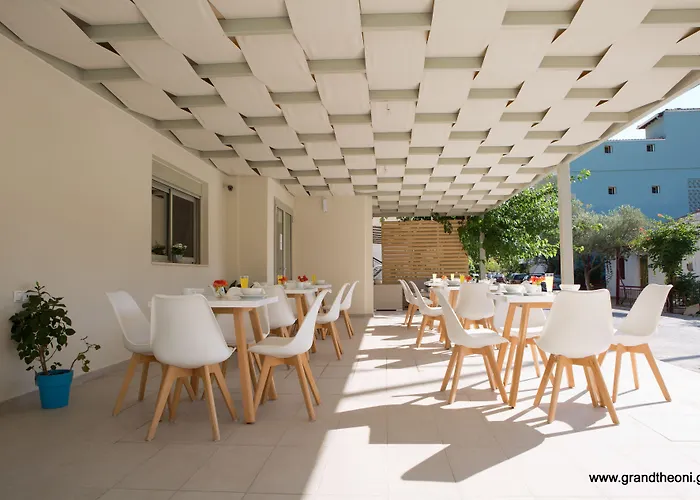 Grand Theoni Boutique & Hotel 4*