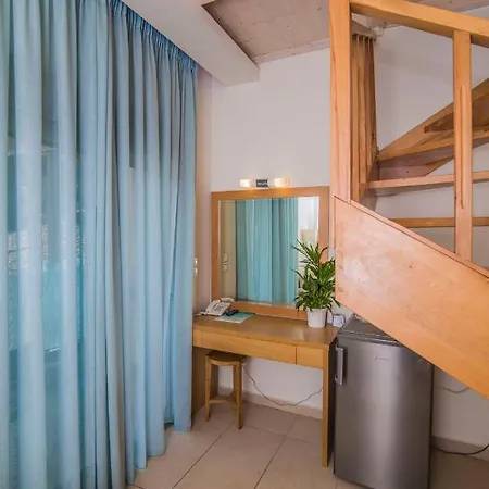 Ξενοδοχείο Grand Theoni Boutique & 4*