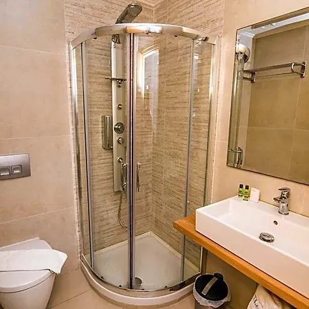 Grand Theoni Boutique & מלון 4*