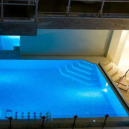 Grand Theoni Boutique & מלון 4*