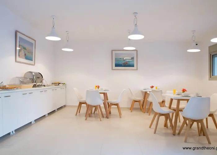 Hotel Grand Theoni Boutique & Vasiliki (Lefkada)